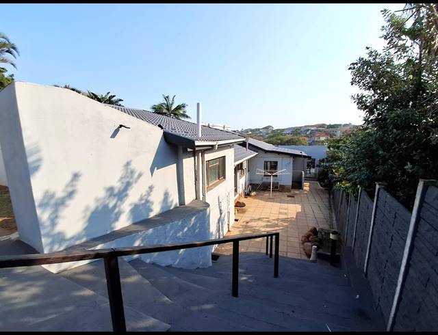 4 BEDROOM FREESTANDING FOR SALE IN SHEFFIELD BEACH